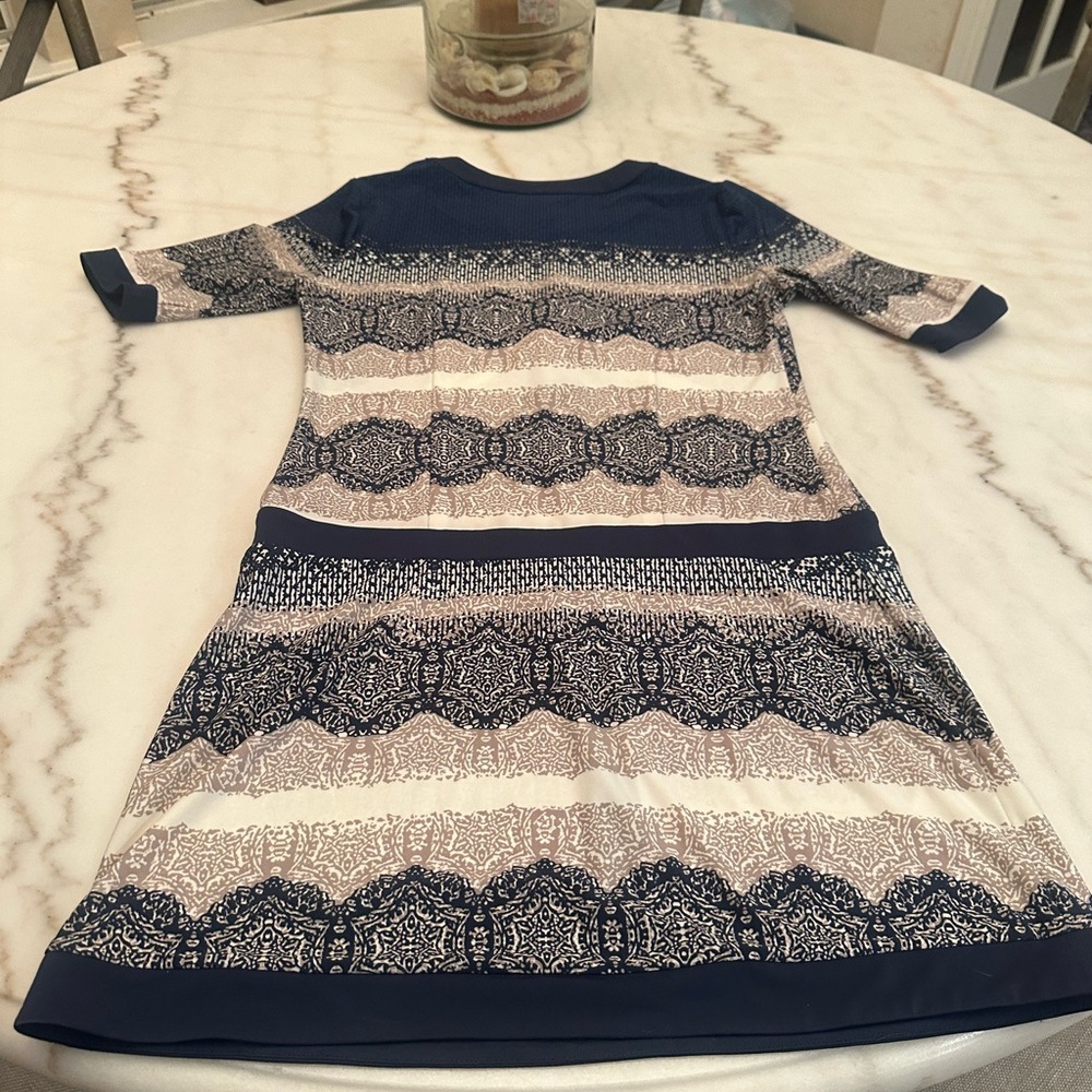 BCBG MaxAzria stunning navy & tan dress , stretchy, worn 1x - Picture 3 of 3